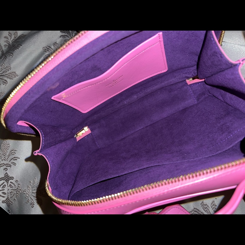 Louis Vuitton - Rose Utility Handbag/Crossbody - Picture 12 of 17